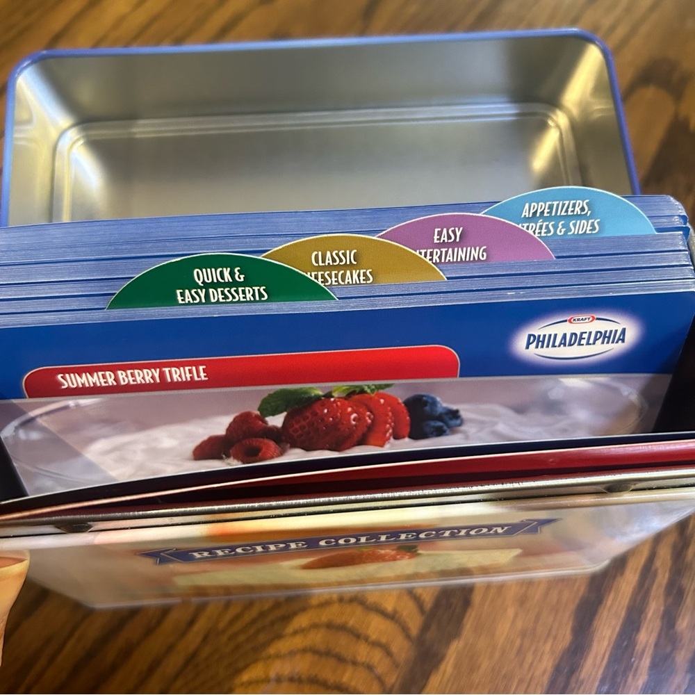 Philadelphia Recipe Collection Tin - Picture 5 of 6